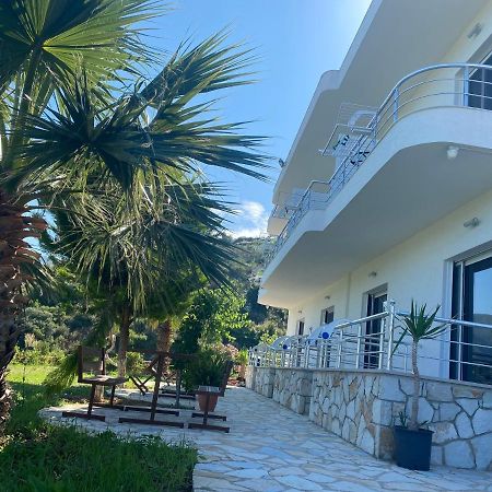 Hotel Mesun Himare Exteriör bild