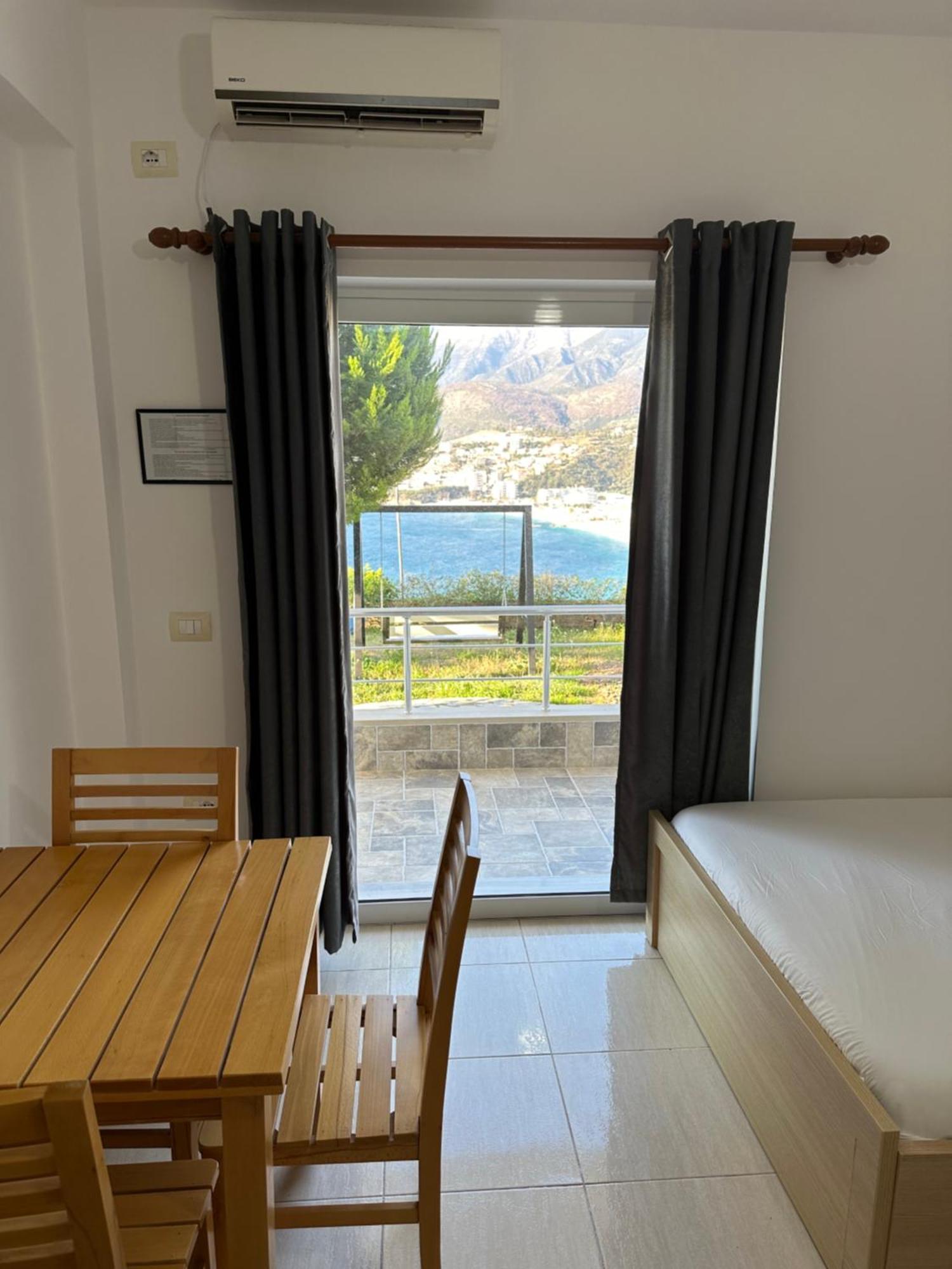 Hotel Mesun Himare Exteriör bild