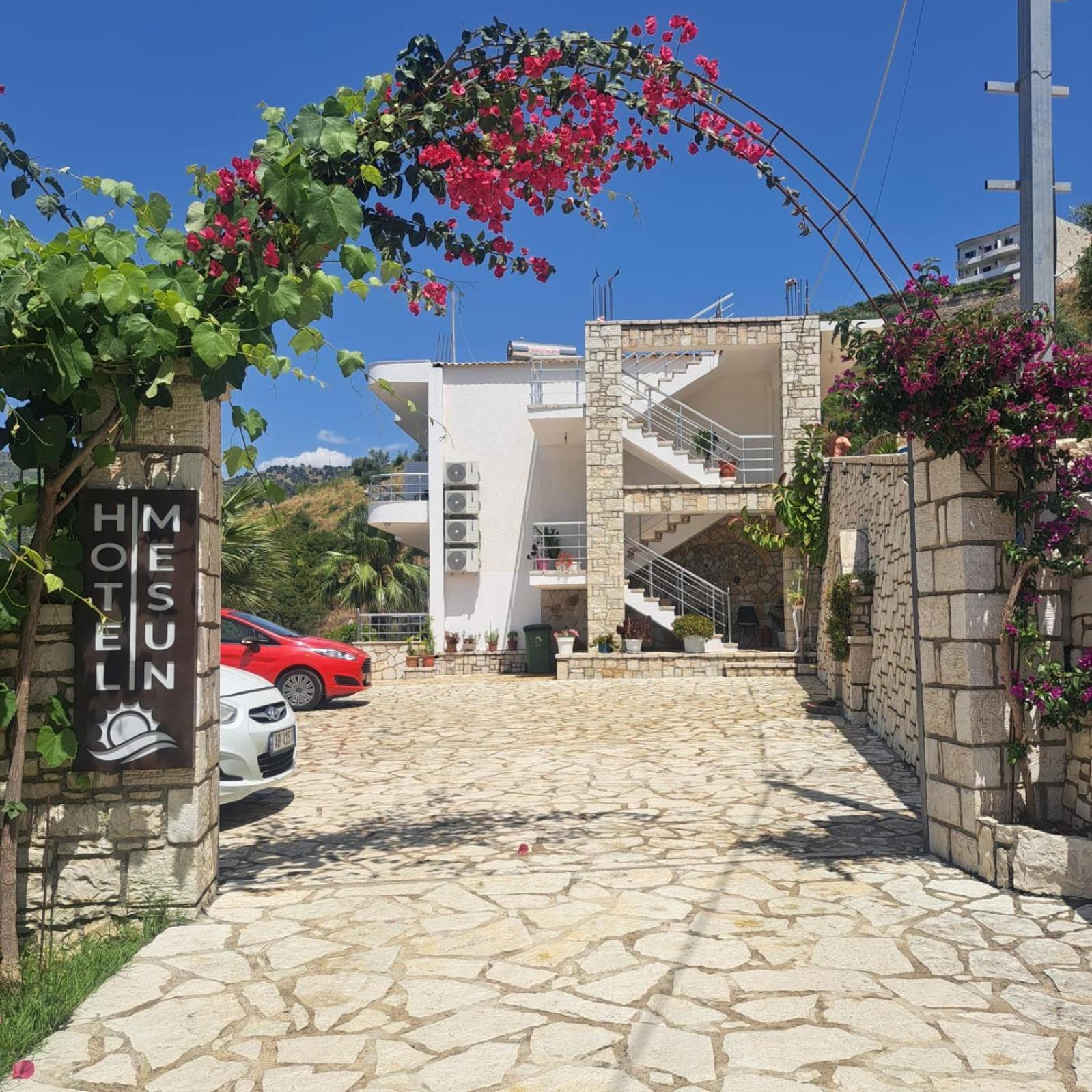 Hotel Mesun Himare Exteriör bild