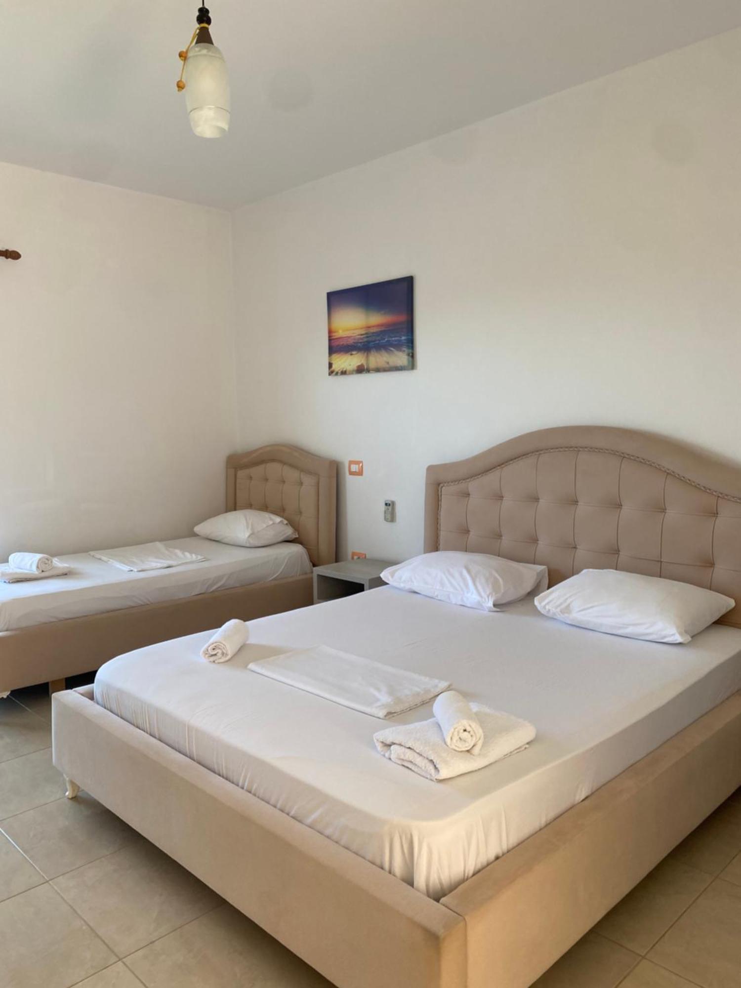 Hotel Mesun Himare Exteriör bild