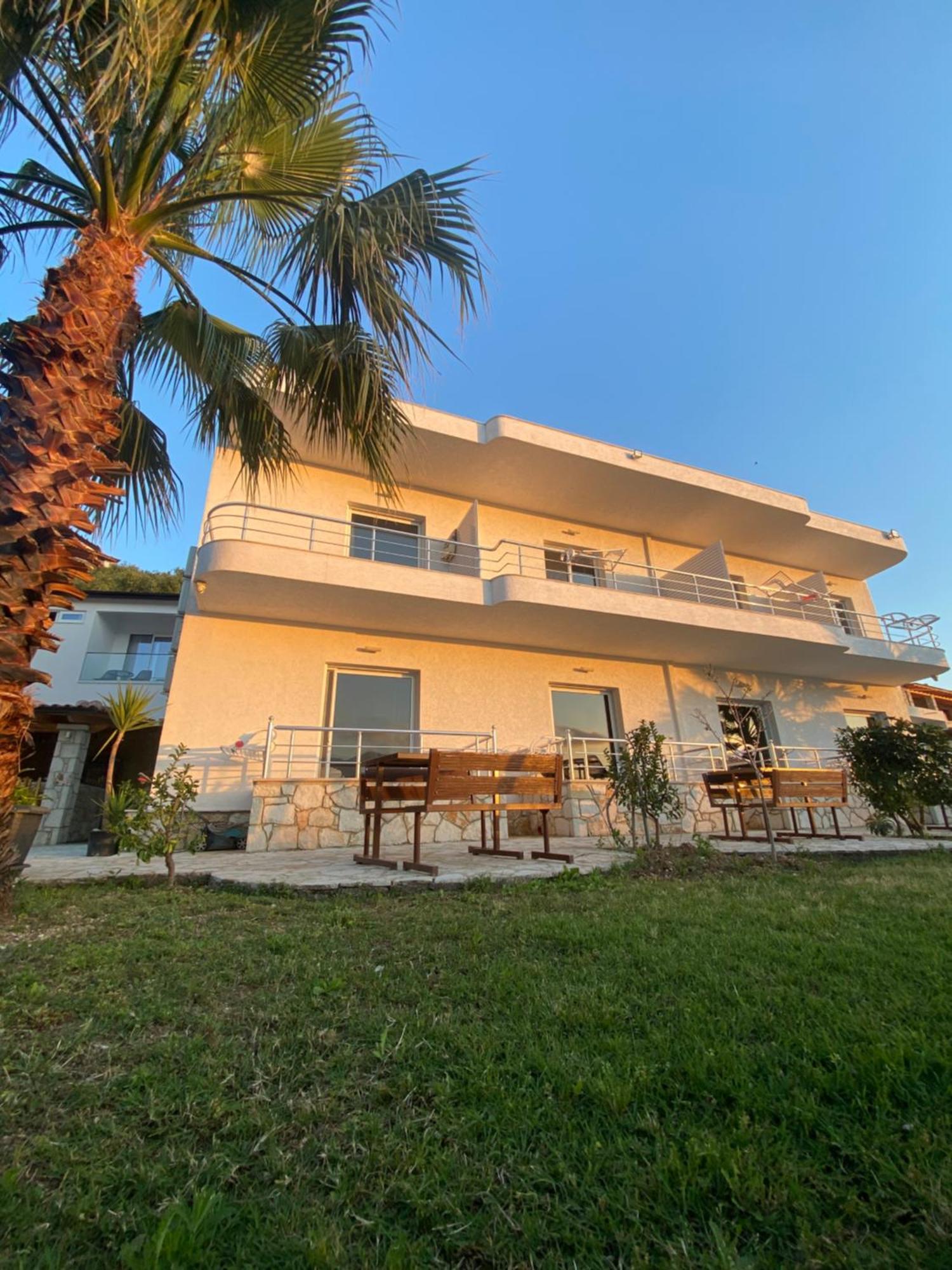Hotel Mesun Himare Exteriör bild