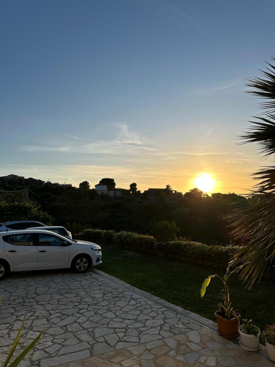 Hotel Mesun Himare Exteriör bild