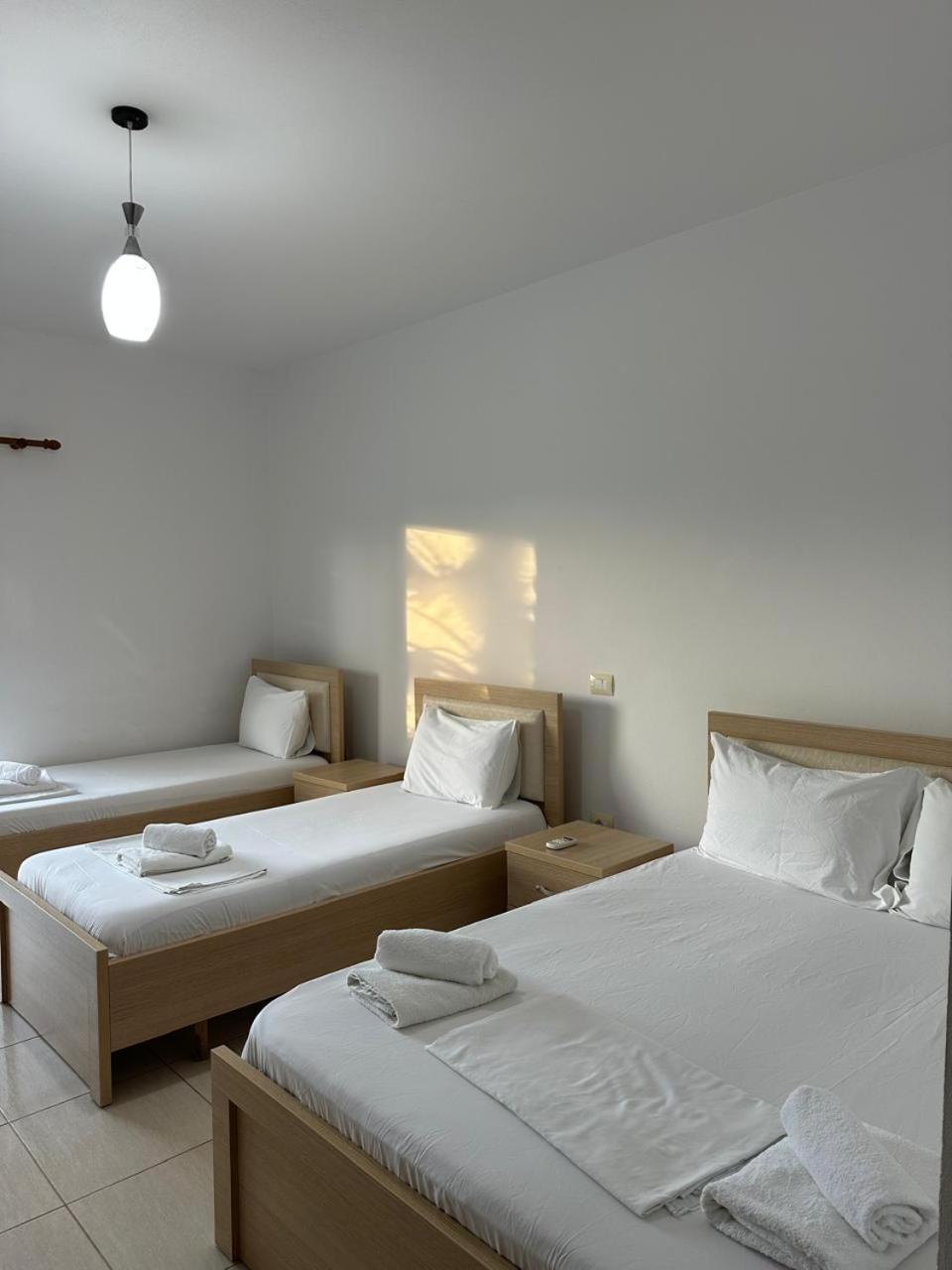 Hotel Mesun Himare Exteriör bild
