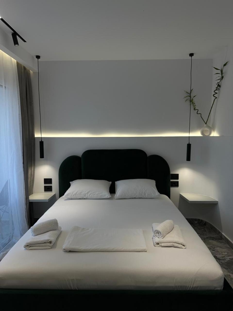 Hotel Mesun Himare Exteriör bild