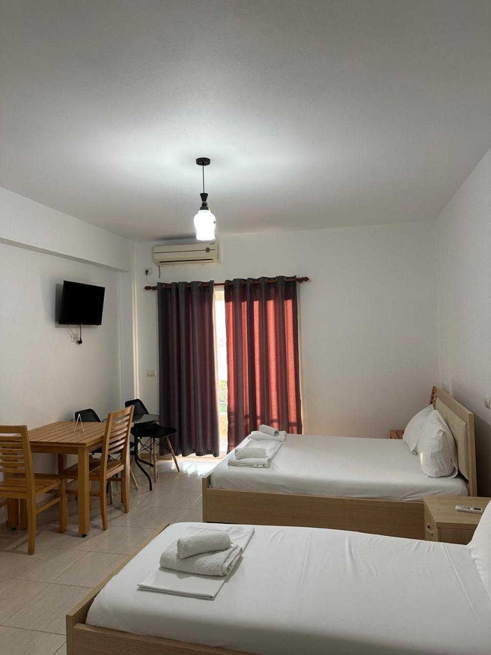 Hotel Mesun Himare Exteriör bild