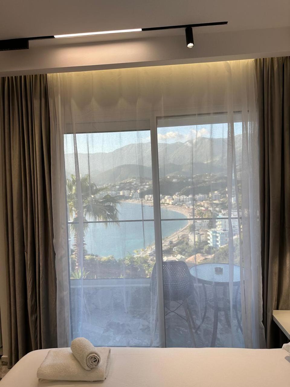 Hotel Mesun Himare Exteriör bild